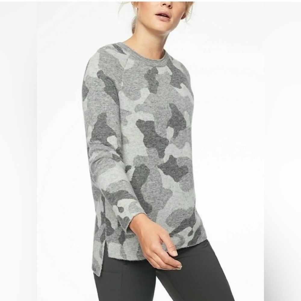 Athleta Undercover Camo Pullover Sweater EUC size small
